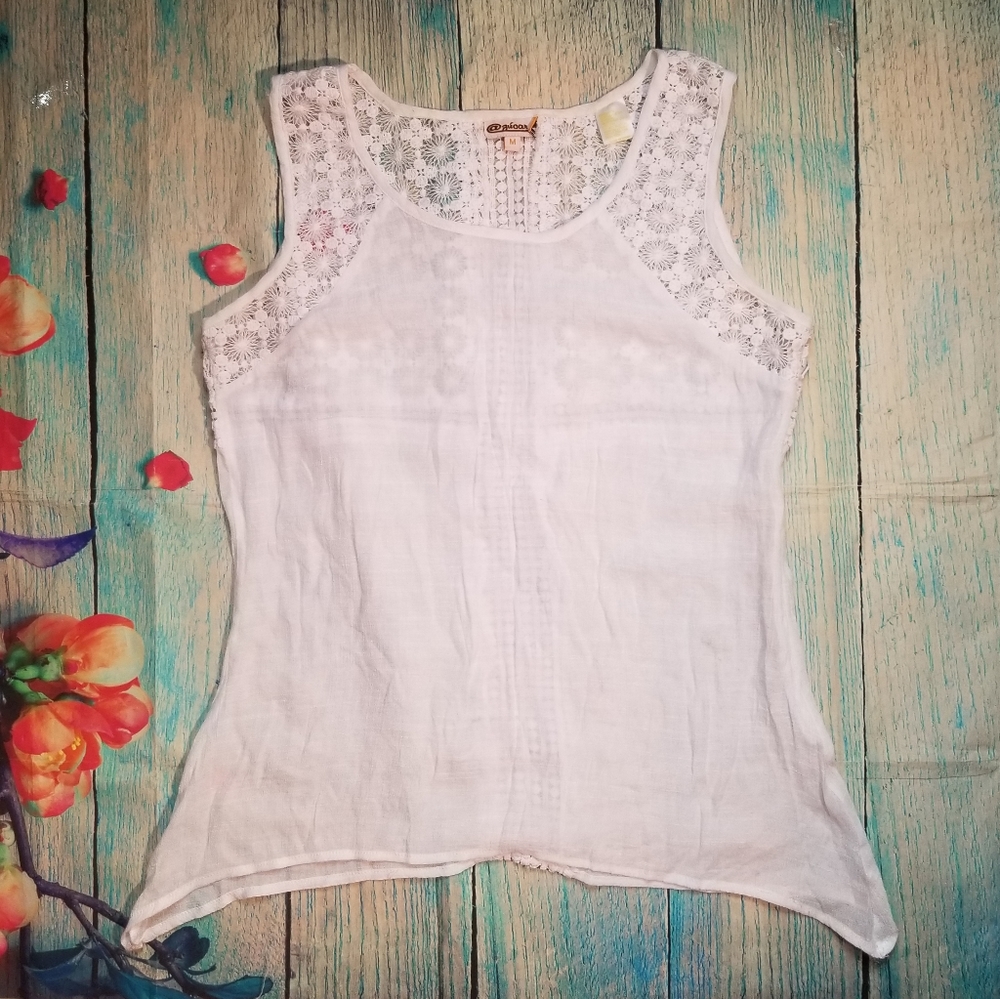 Azucar sleeveless white top size M